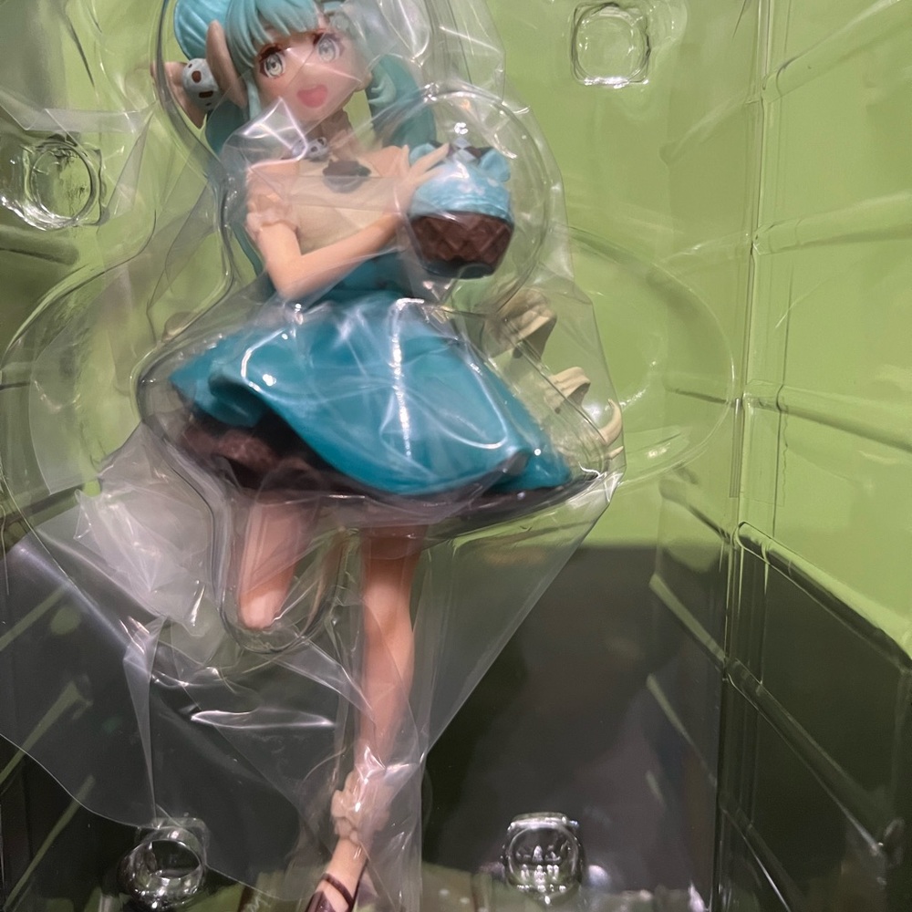 Hatsune Miku figure - Picture 2 of 3
